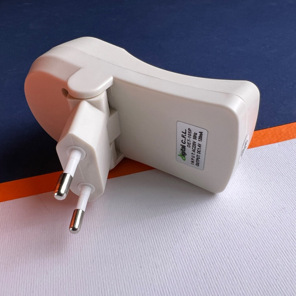 شارژر باتری دیجیتال سی اف ال مدل DET-105P